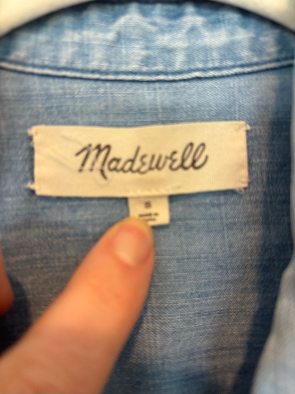 Madewell denim button-up in sky blue wash - Picture 3 of 4